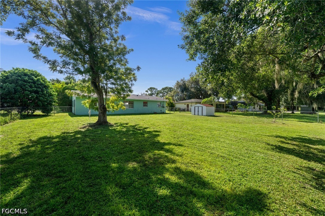 3 Bed SingleFamilyResidence for Sale in Fort Myers, photo 3