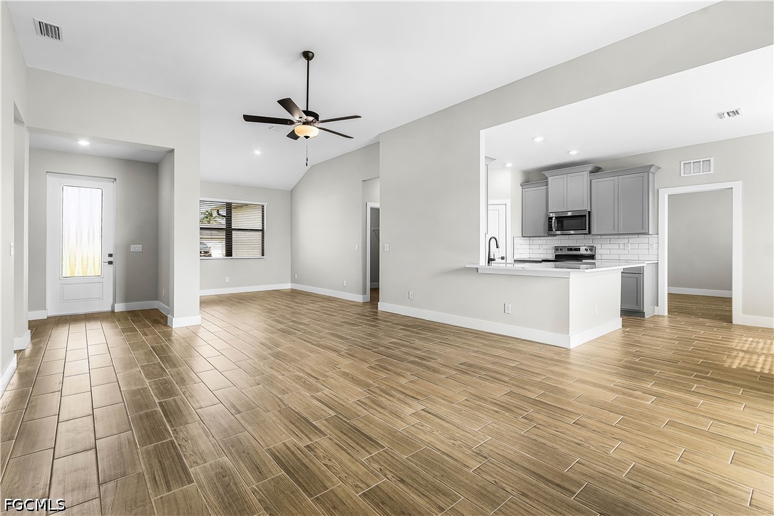 4 Bed SingleFamilyResidence for Sale in Cape Coral, photo 3