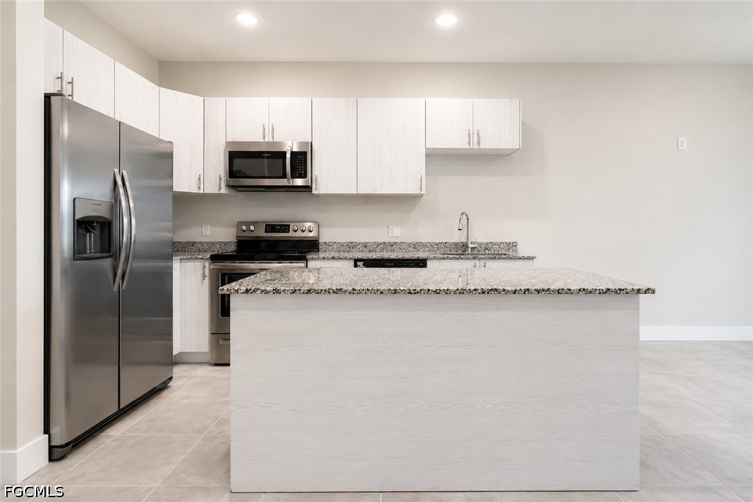 2 Bed Condominium for Sale in Cape Coral, photo 3