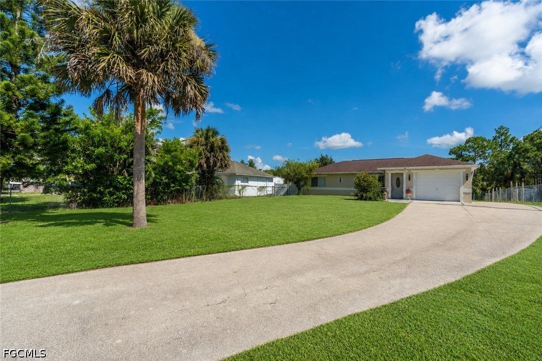 4 Bed SingleFamilyResidence for Sale in Naples, photo 3