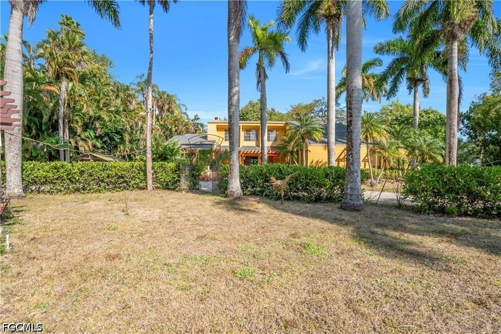 5 Bed SingleFamilyResidence for Sale in North Fort Myers, photo 3