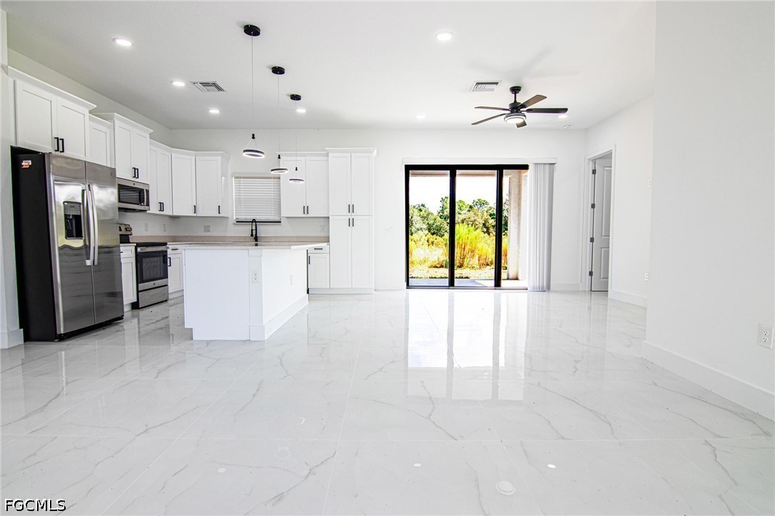 4 Bed SingleFamilyResidence for Sale in Lehigh Acres, photo 3