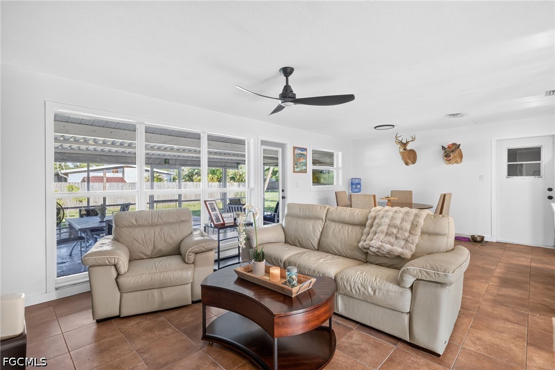 2 Bed SingleFamilyResidence for Sale in Rio Vista, photo 3