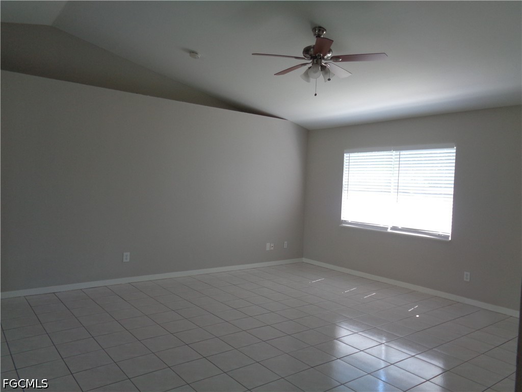3 Bed SingleFamilyResidence for Sale in Cape Coral, photo 3