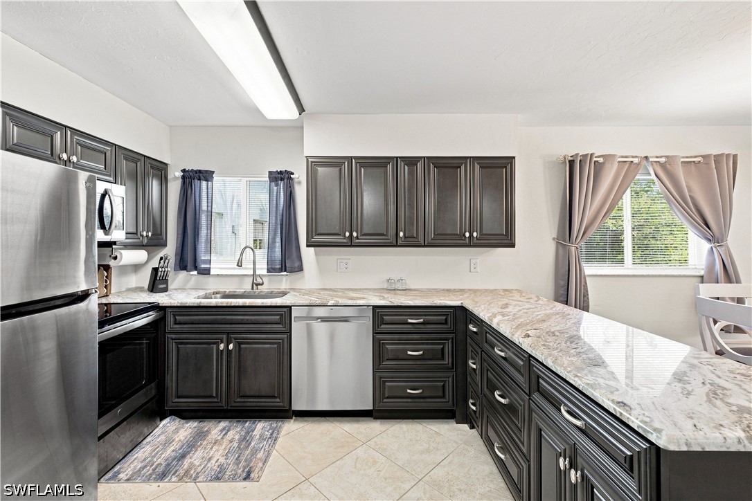 2 Bed Condominium for Sale in Fort Myers, photo 3