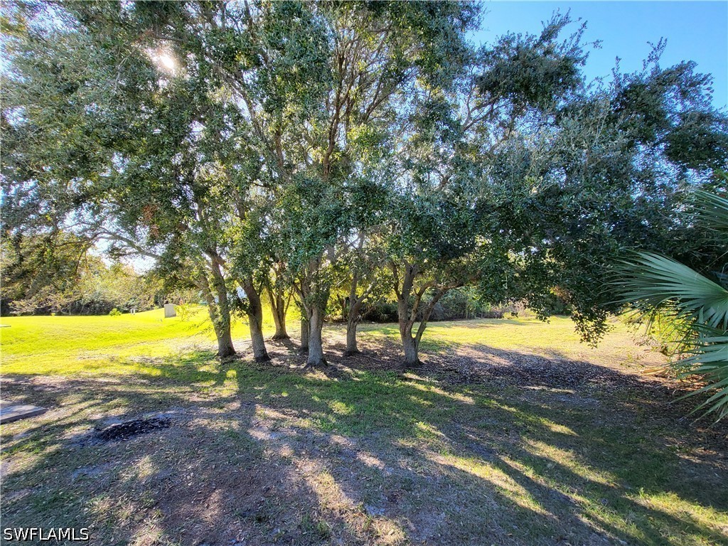 2 Bed SingleFamilyResidence for Sale in Fort Myers, photo 3