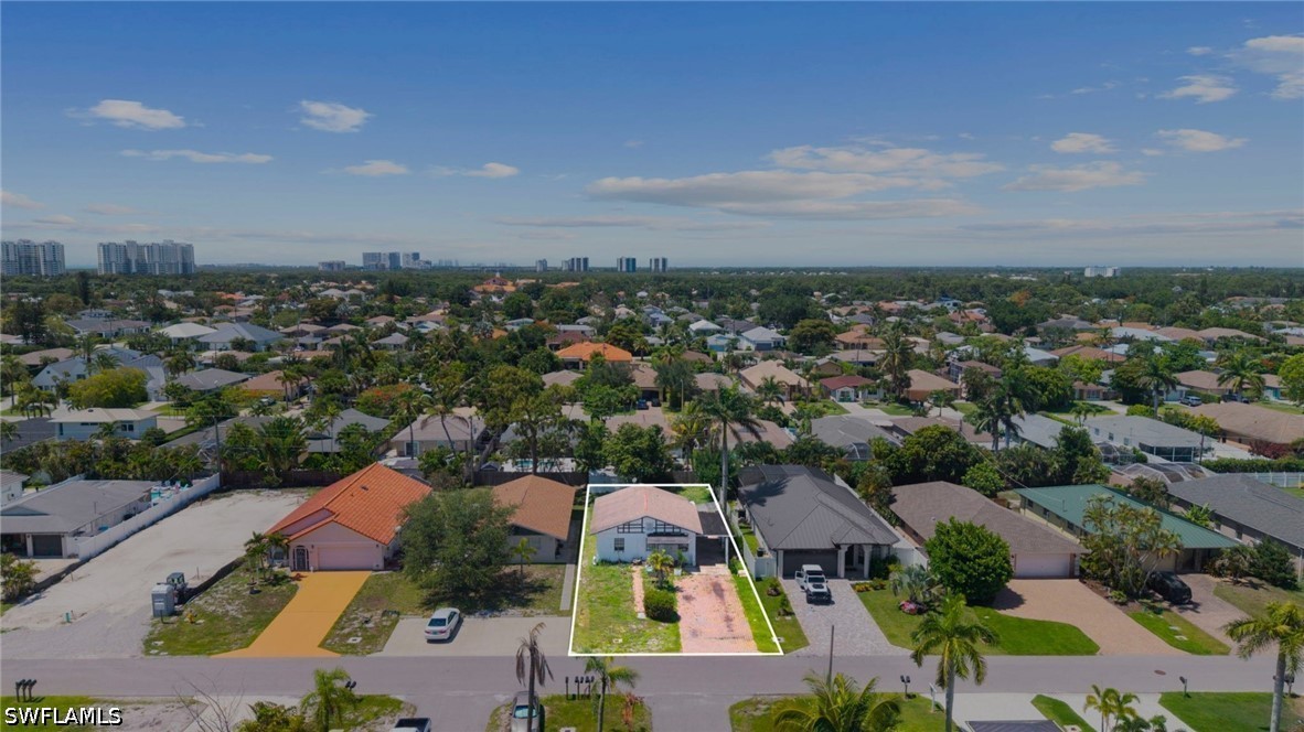 2 Bed SingleFamilyResidence for Sale in Naples, photo 3