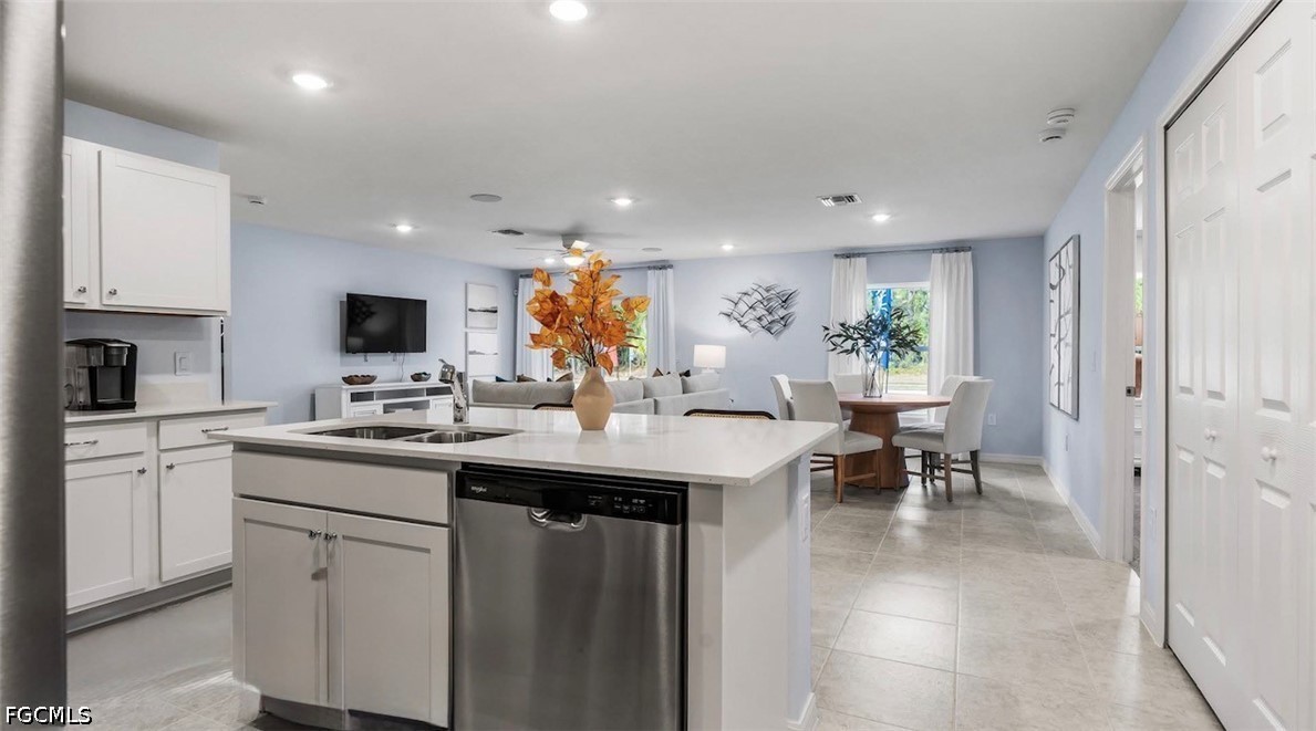 4 Bed SingleFamilyResidence for Sale in Port Labelle, photo 3