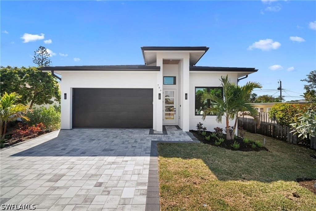 4 Bed Pool Home for Sale in Naples Park, photo 3
