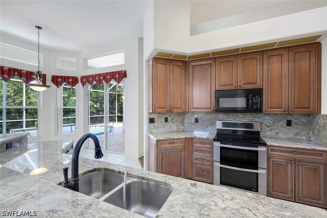 3 Bed Pool Home for Sale in Spanish Wells, photo 3