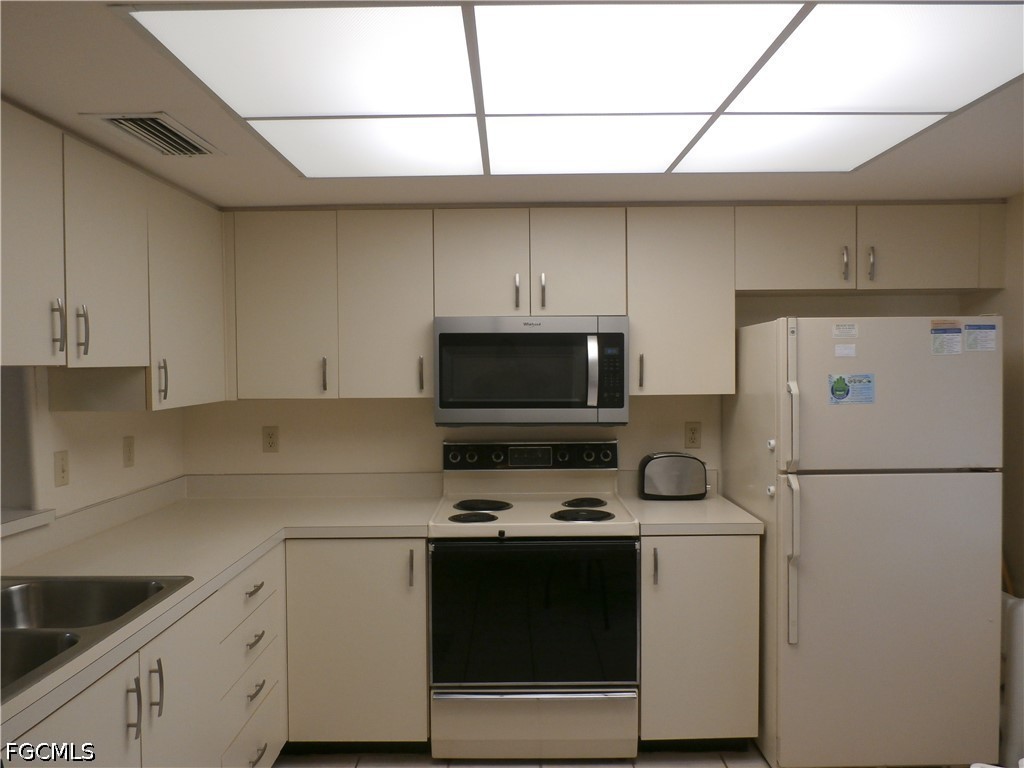 2 Bed Condominium for Sale in Cinnamon Cove, photo 3