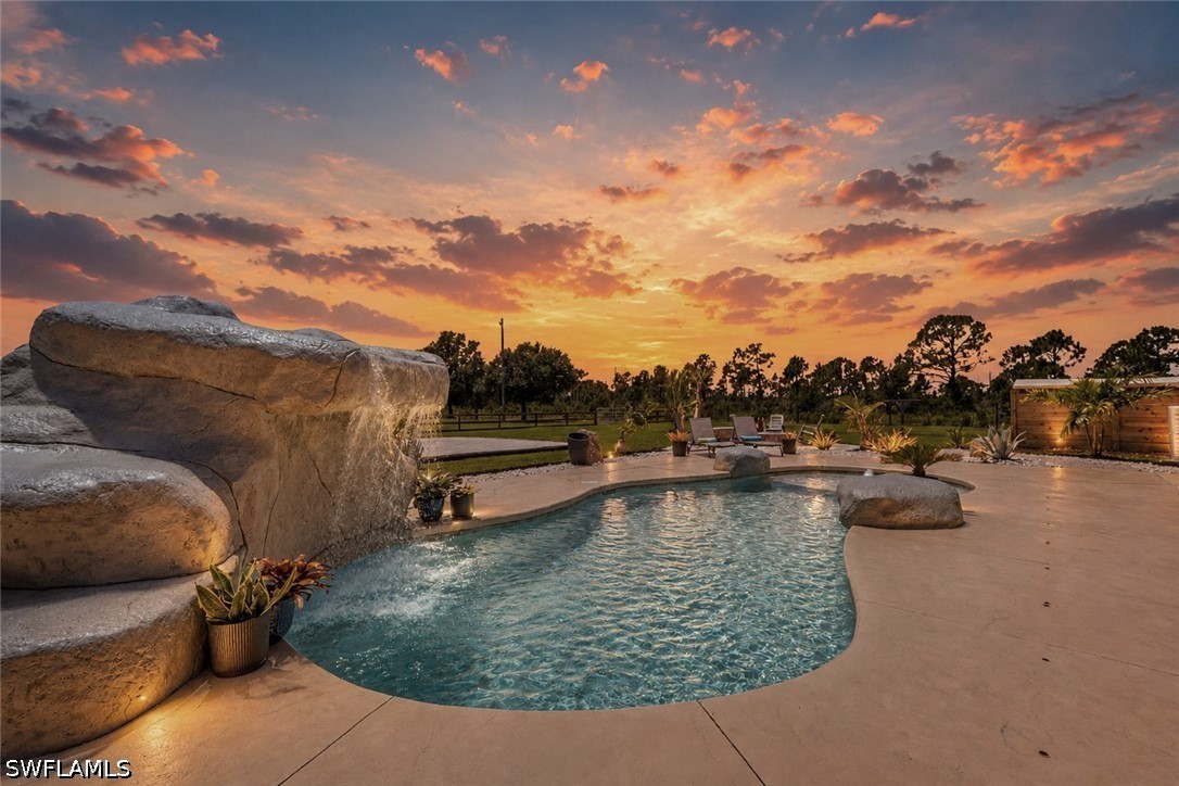 2 Bed Pool Home for Sale in Acreage, photo 3