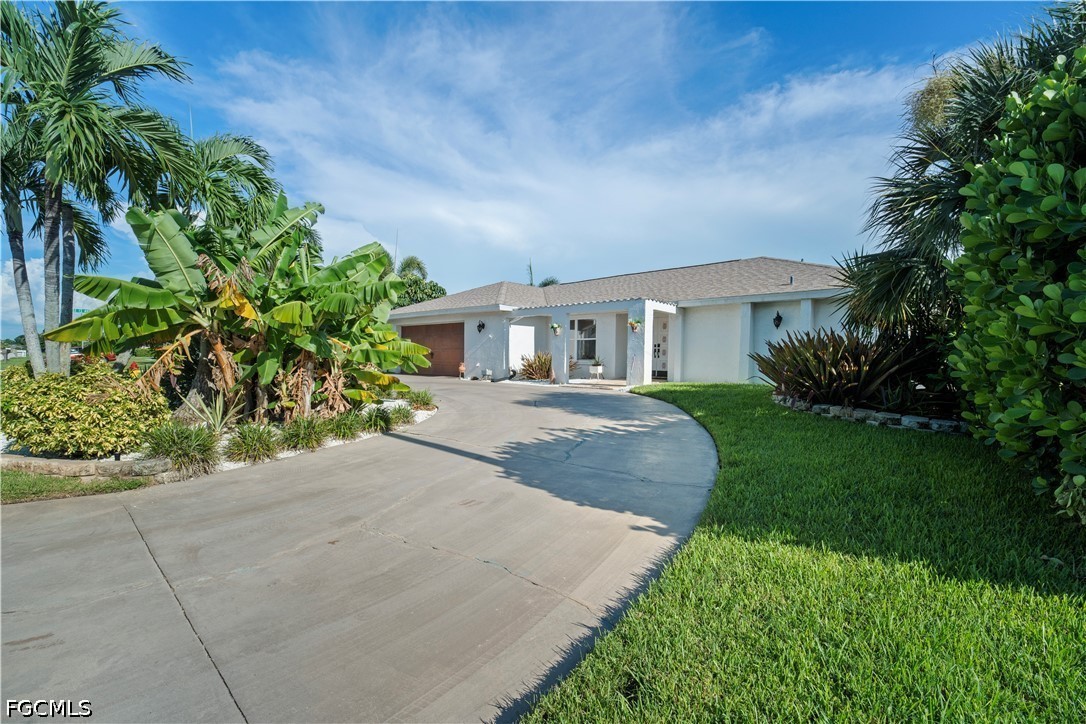3 Bed Pool Home for Sale in Cape Coral, photo 3