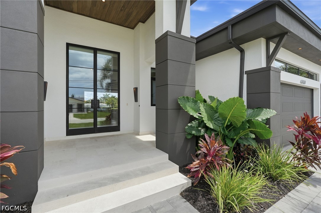3 Bed Pool Home for Sale in Cape Coral, photo 3