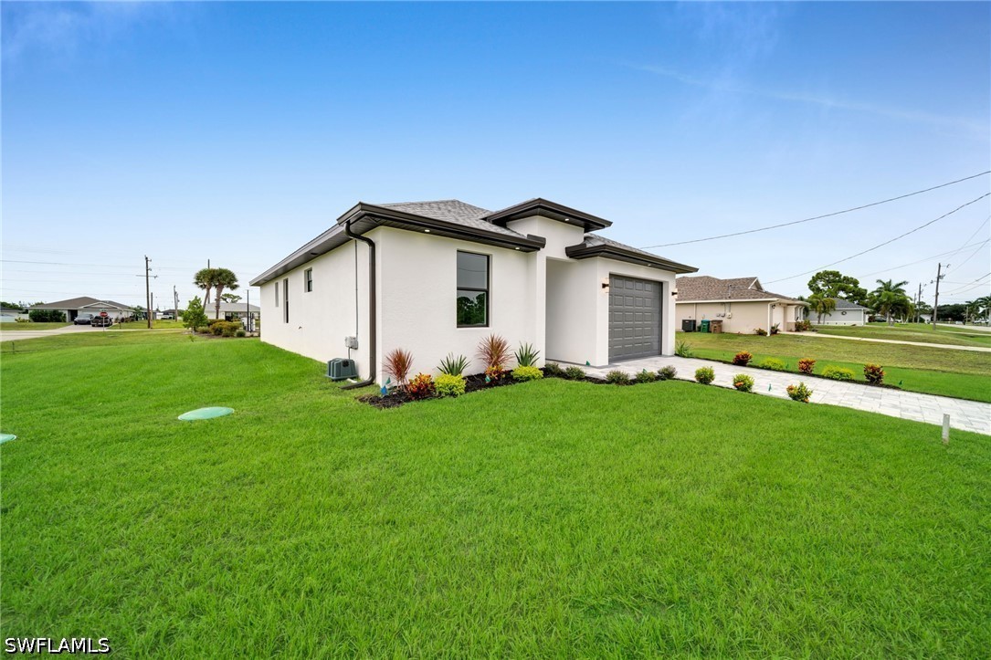 3 Bed SingleFamilyResidence for Sale in Cape Coral, photo 3