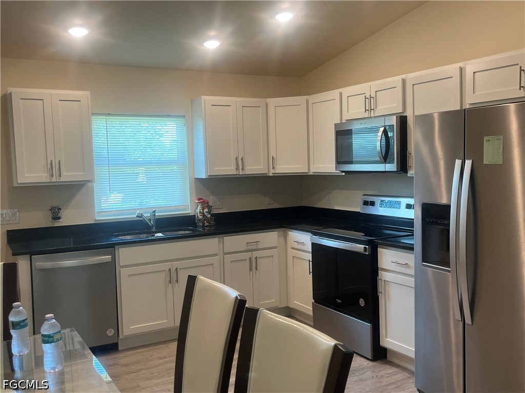 2 Bed SingleFamilyResidence for Sale in Labelle, photo 3