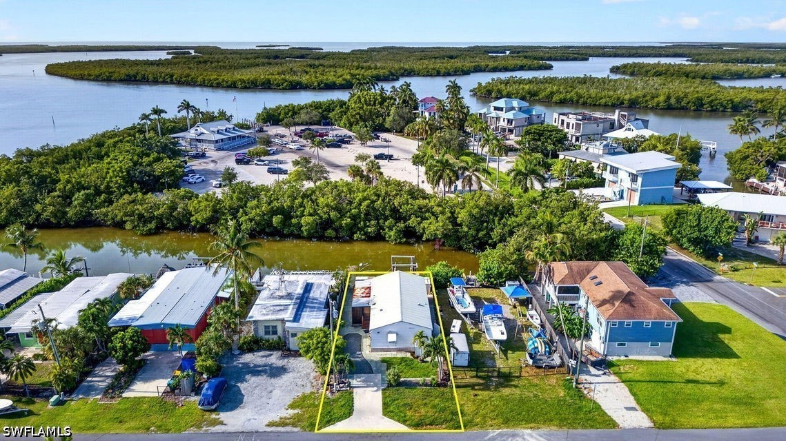 3 Bed Waterfront Home for Sale in Naples, photo 3