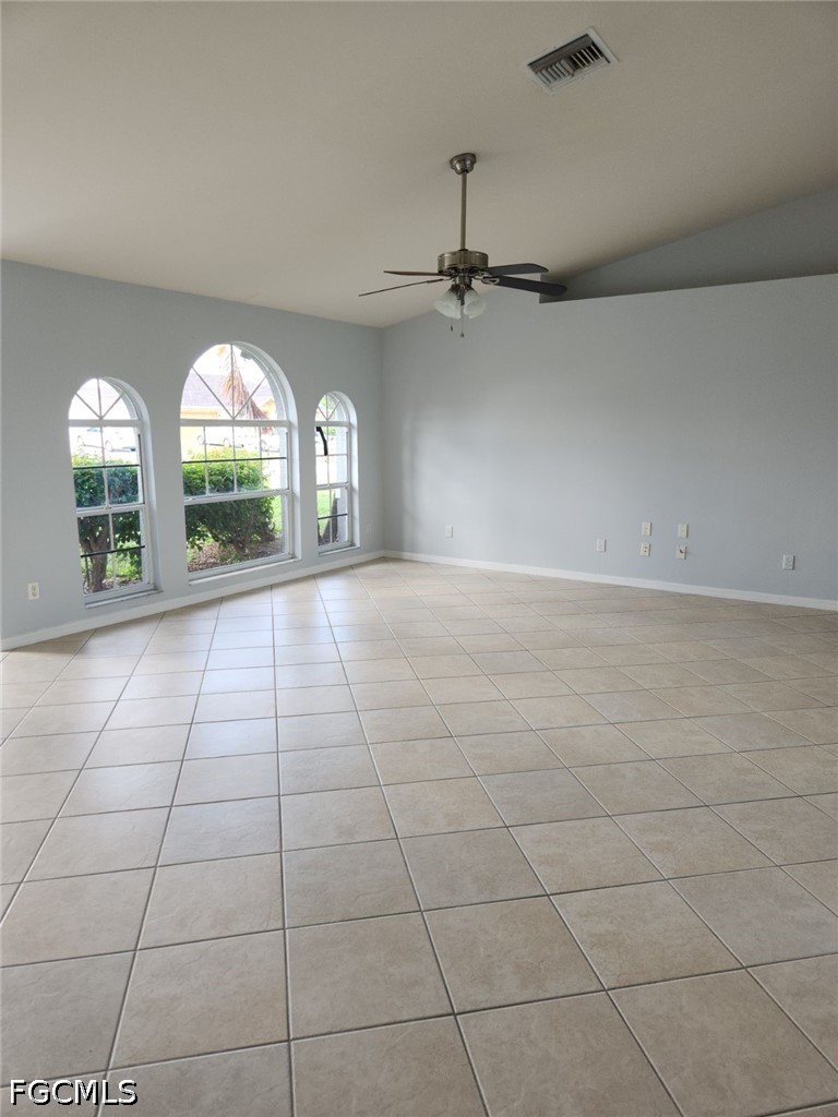 3 Bed SingleFamilyResidence for Sale in Cape Coral, photo 3