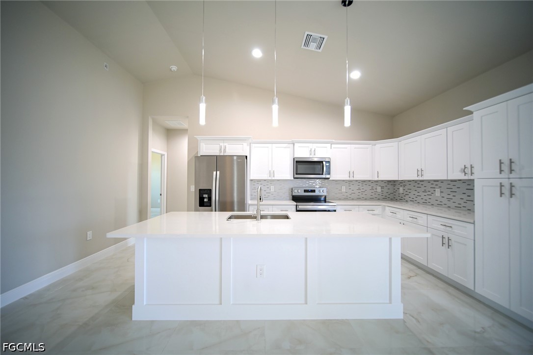 3 Bed SingleFamilyResidence for Sale in Lehigh Acres, photo 3