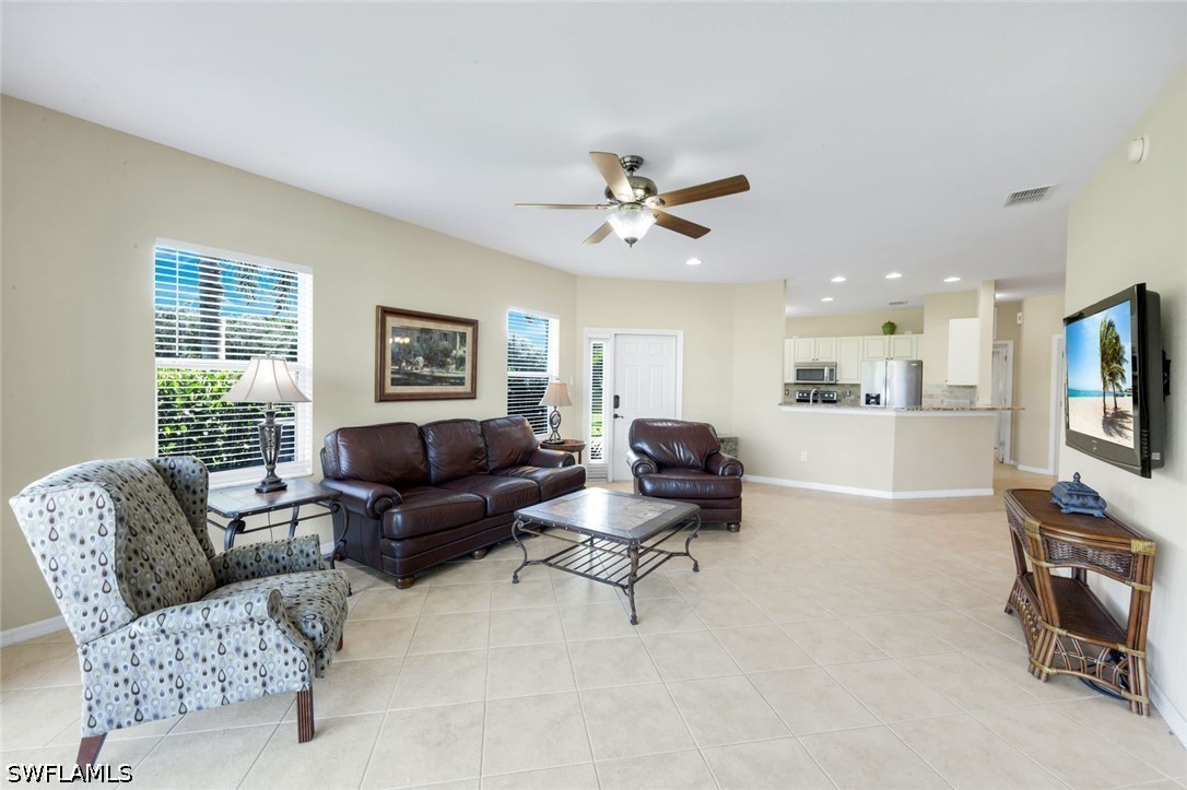 3 Bed Waterfront Home for Sale in Hunters Ridge, photo 3