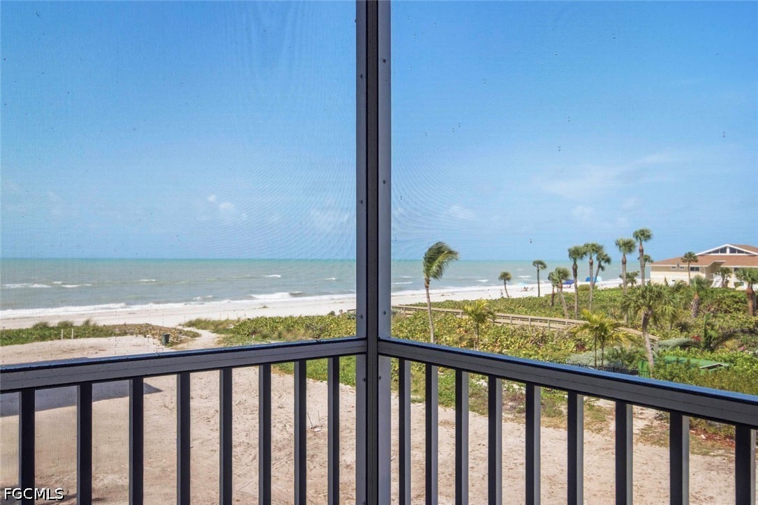 2 Bed Waterfront Home for Sale in Sanibel, photo 3