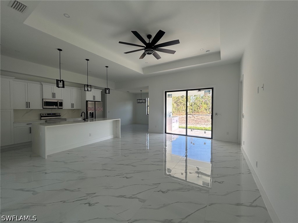 3 Bed SingleFamilyResidence for Sale in Naples, photo 3