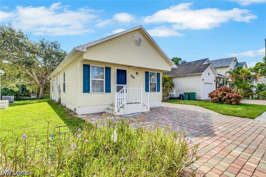 2 Bed Waterfront Home for Sale in Naples, photo 3