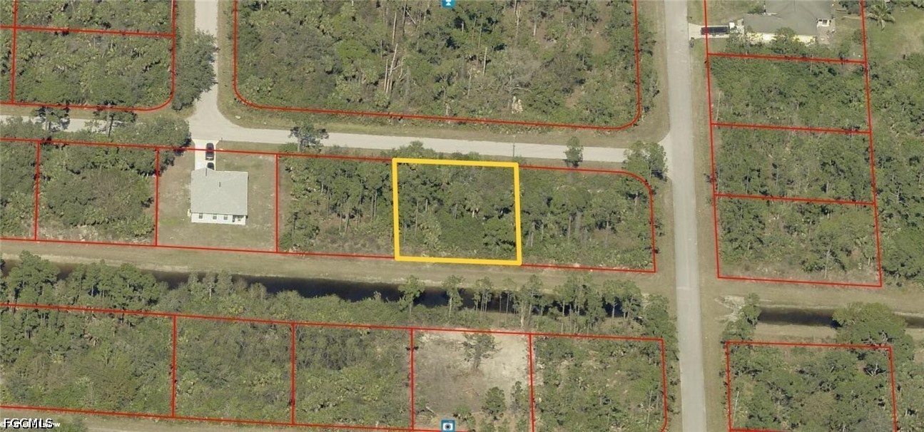 Waterfront Home for Sale in Lehigh Acres, photo 3