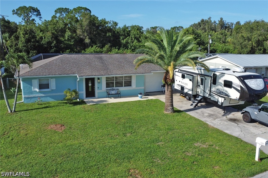 3 Bed Pool Home for Sale in Fort Myers Shores, photo 3