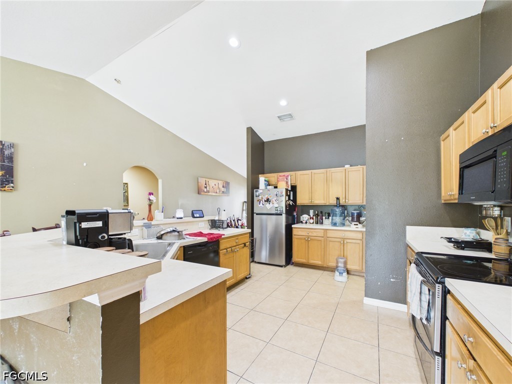 4 Bed SingleFamilyResidence for Sale in Greenbriar, photo 3