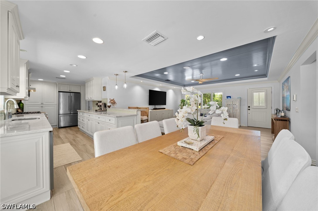 3 Bed Pool Home for Sale in Olde Naples, photo 3
