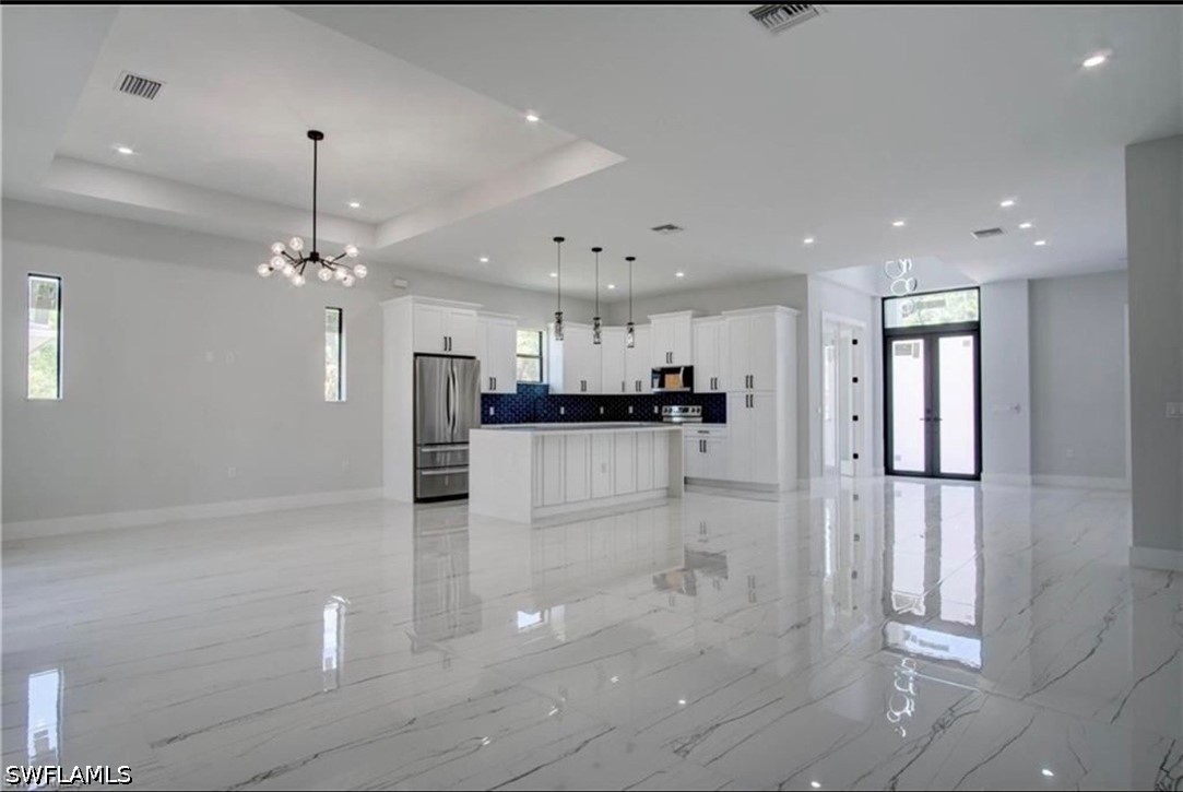 3 Bed SingleFamilyResidence for Sale in Naples, photo 3