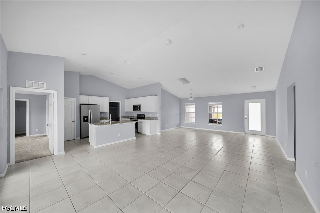 4 Bed SingleFamilyResidence for Sale in Cape Coral, photo 3