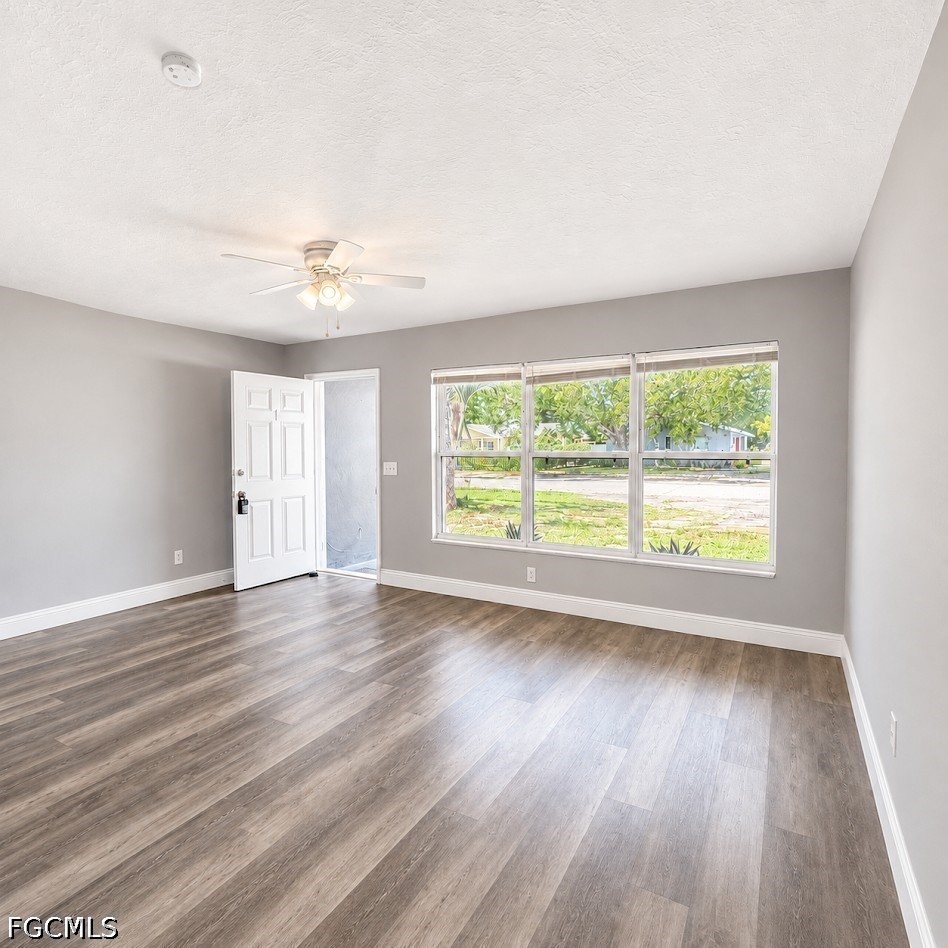 2 Bed Triplex for Sale in Cape Coral, photo 3