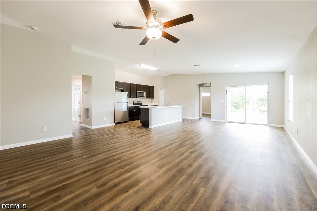 4 Bed SingleFamilyResidence for Sale in Lehigh Acres, photo 3