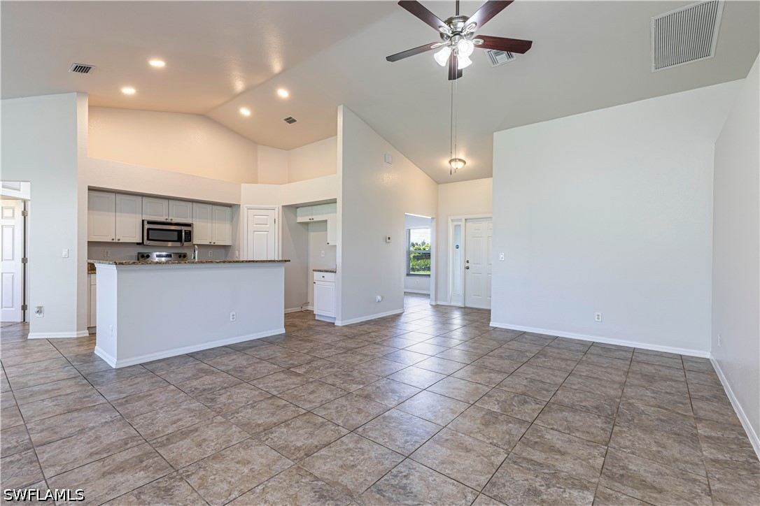 3 Bed SingleFamilyResidence for Sale in Lehigh Acres, photo 3