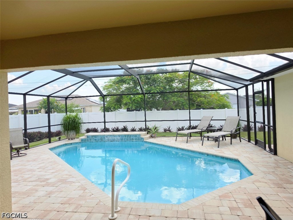 3 Bed Pool Home for Sale in Cape Coral, photo 3
