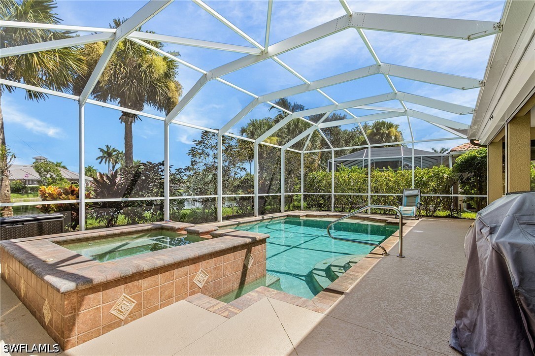 3 Bed Pool Home for Sale in Naples, photo 3