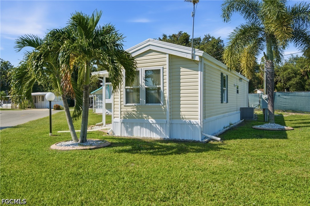 2 Bed ManufacturedHome for Sale in Fort Myers, photo 3
