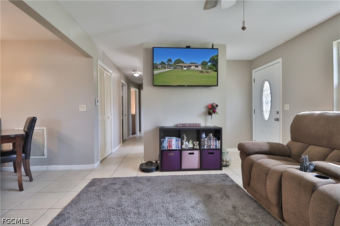 3 Bed SingleFamilyResidence for Sale in Morse Shores, photo 3