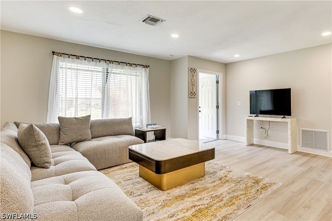 3 Bed Pool Home for Sale in Fort Myers, photo 3