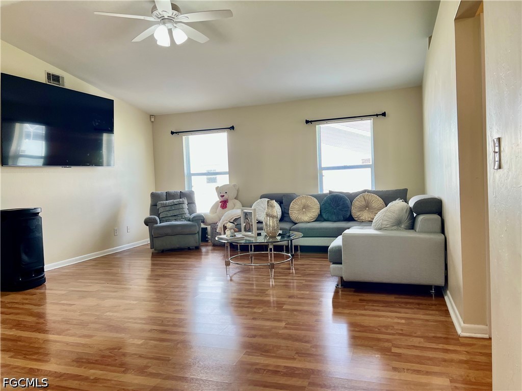 3 Bed SingleFamilyResidence for Sale in Cape Coral, photo 3