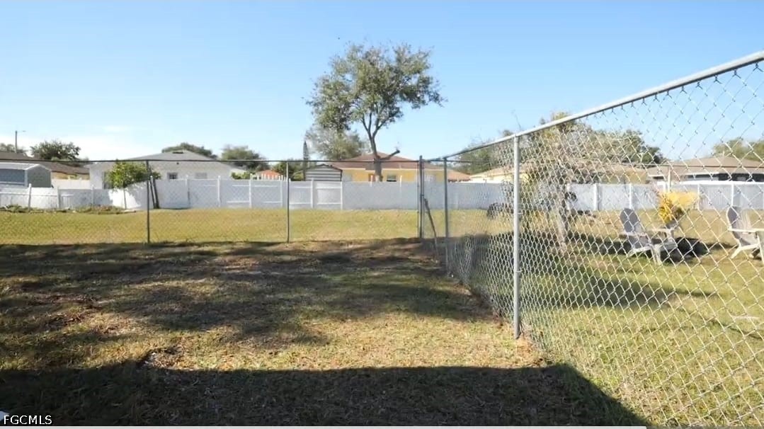 3 Bed SingleFamilyResidence for Sale in Acreage, photo 3
