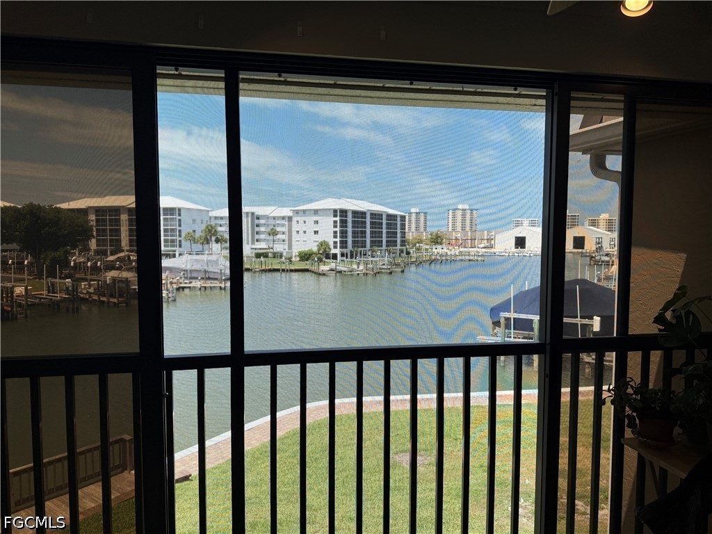 1 Bed Waterfront Home for Sale in Fort Myers Beach, photo 3