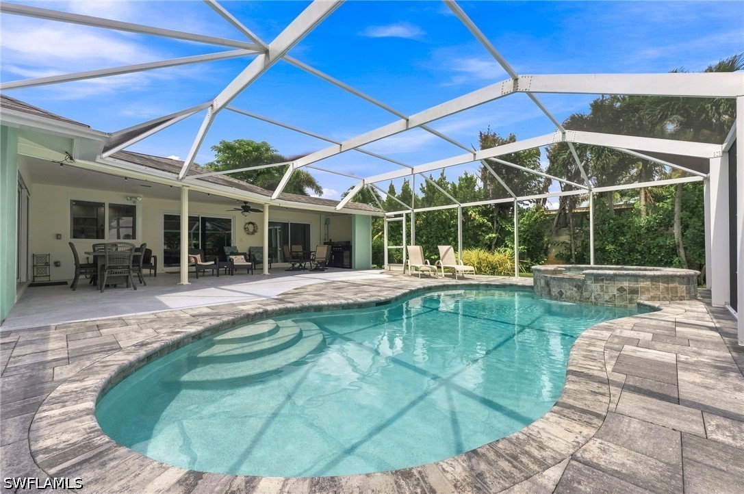 3 Bed Pool Home for Sale in Naples, photo 3
