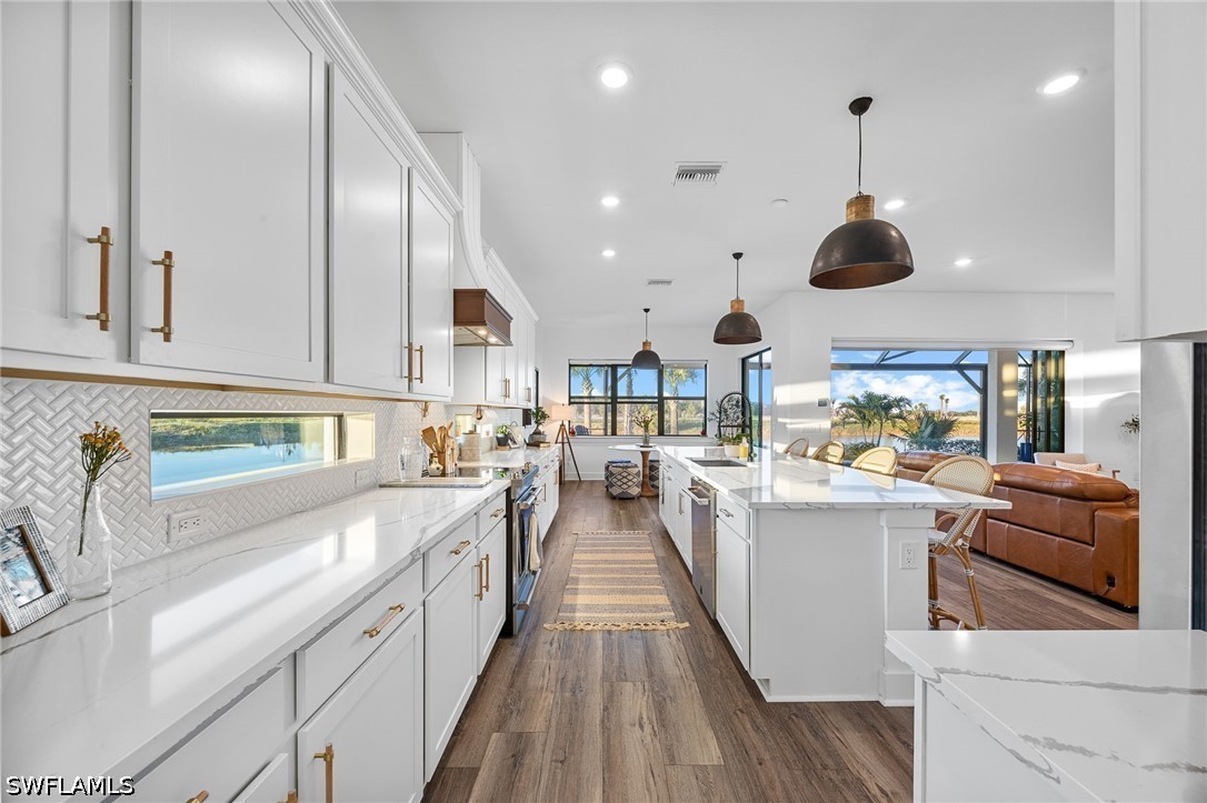 6 Bed Pool Home for Sale in Avalon Park, photo 3