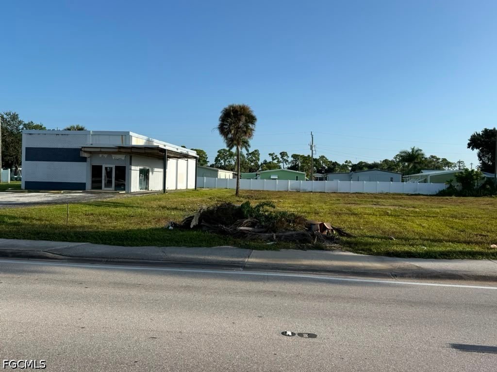 Retail for Sale in North Fort Myers, photo 3