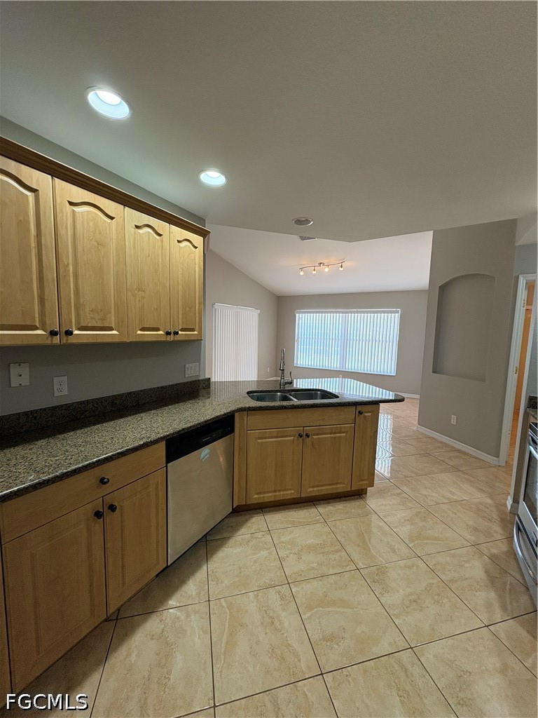 3 Bed SingleFamilyResidence for Sale in Cape Coral, photo 3