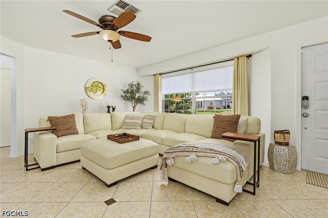 3 Bed Pool Home for Sale in Cape Coral, photo 3
