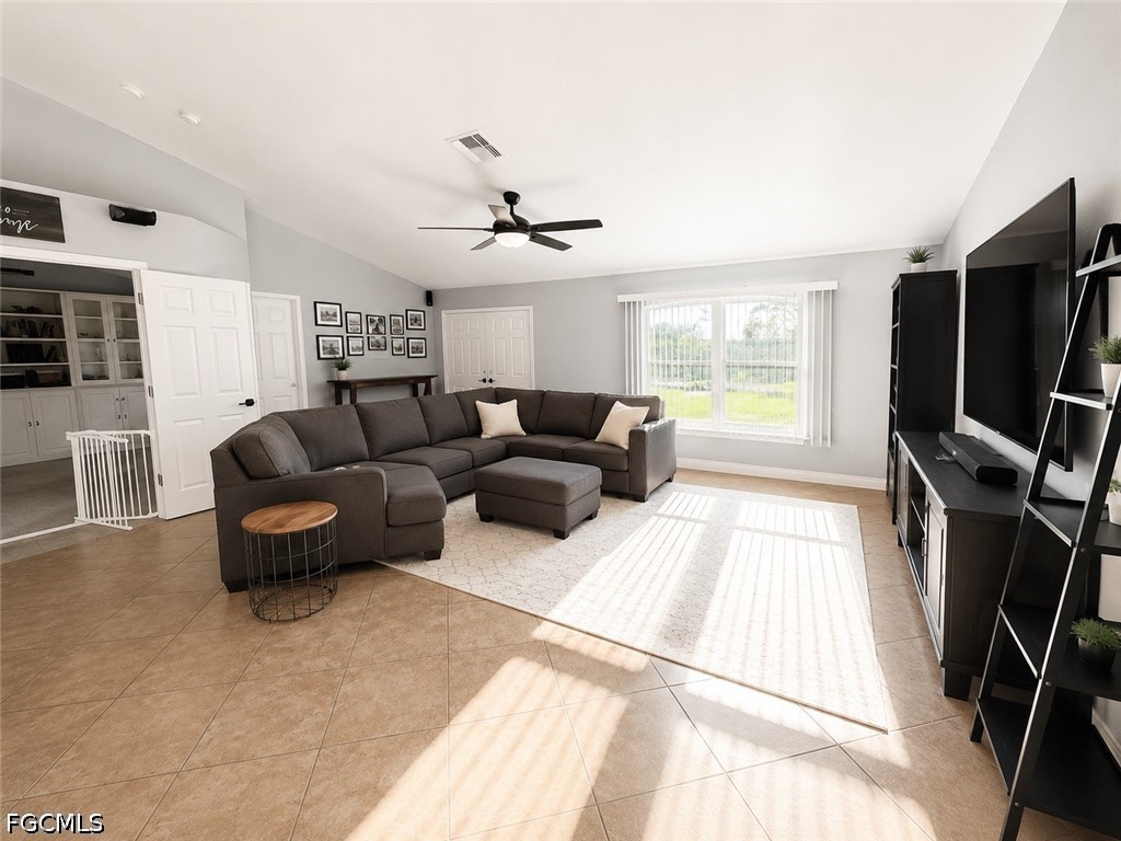 3 Bed SingleFamilyResidence for Sale in Fort Myers, photo 3